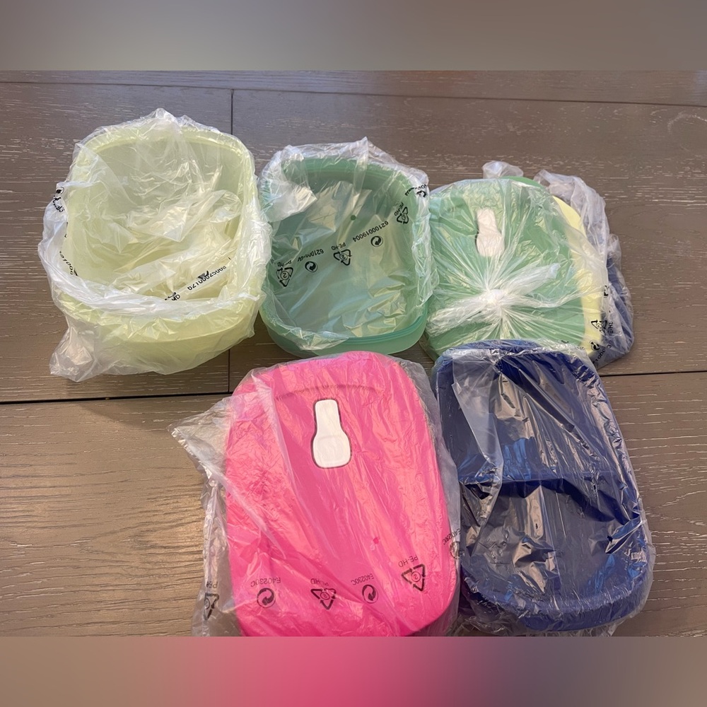 New Tupperware set of 4